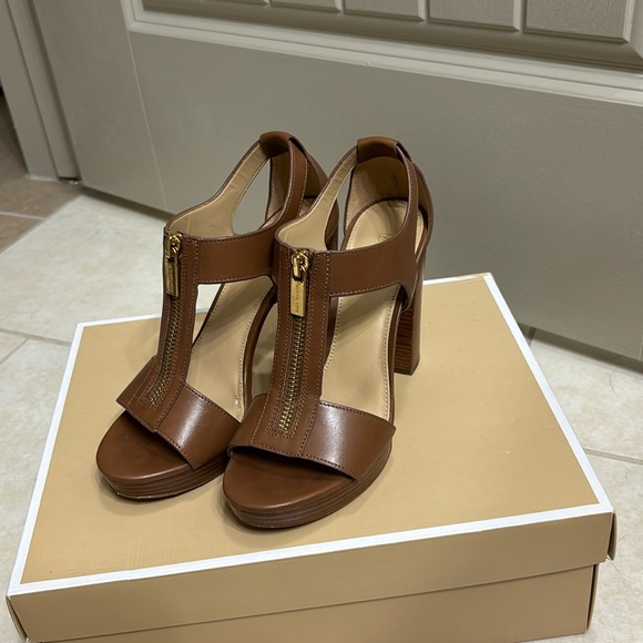 Michael Kors Berkeley Sandal - Picture 1 of 4